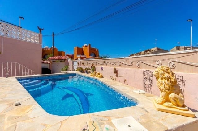 5 chambre Maison de Ville à vendre à Centro, Torrevieja avec piscine - 399 000 € (Ref: 9519251)
