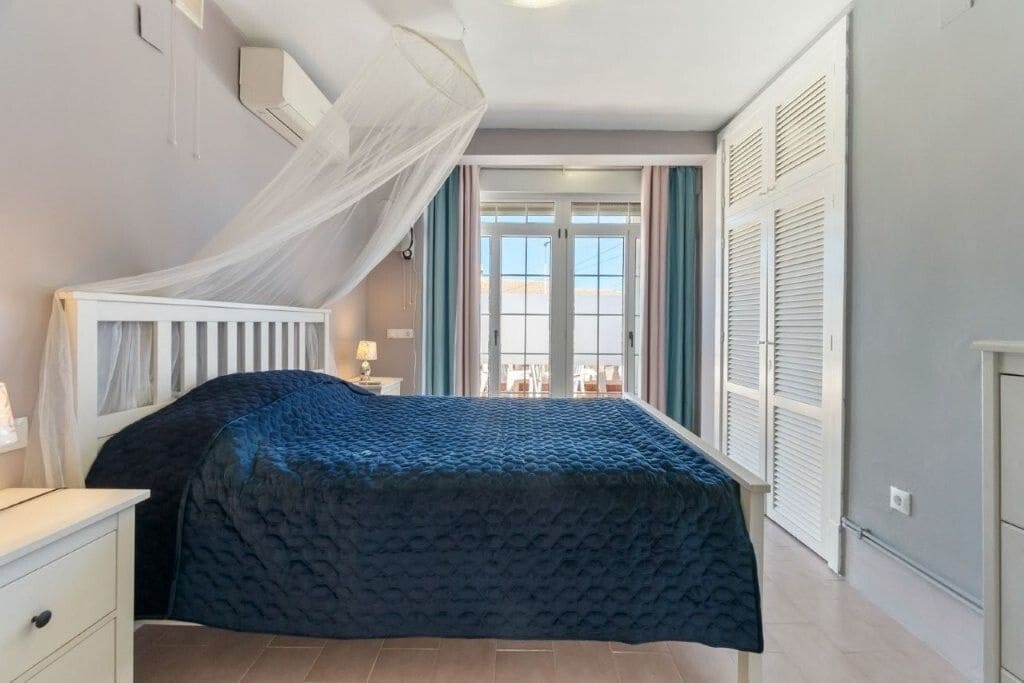 5 chambre Maison de Ville à vendre à Torrevieja avec piscine - 399 000 € (Ref: 9519251)