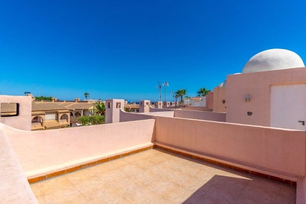 5 chambre Maison de Ville à vendre à Torrevieja avec piscine - 399 000 € (Ref: 9519251)