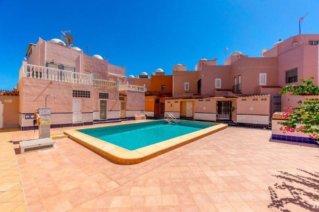 5 chambre Maison de Ville à vendre à Torrevieja avec piscine - 399 000 € (Ref: 9519251)