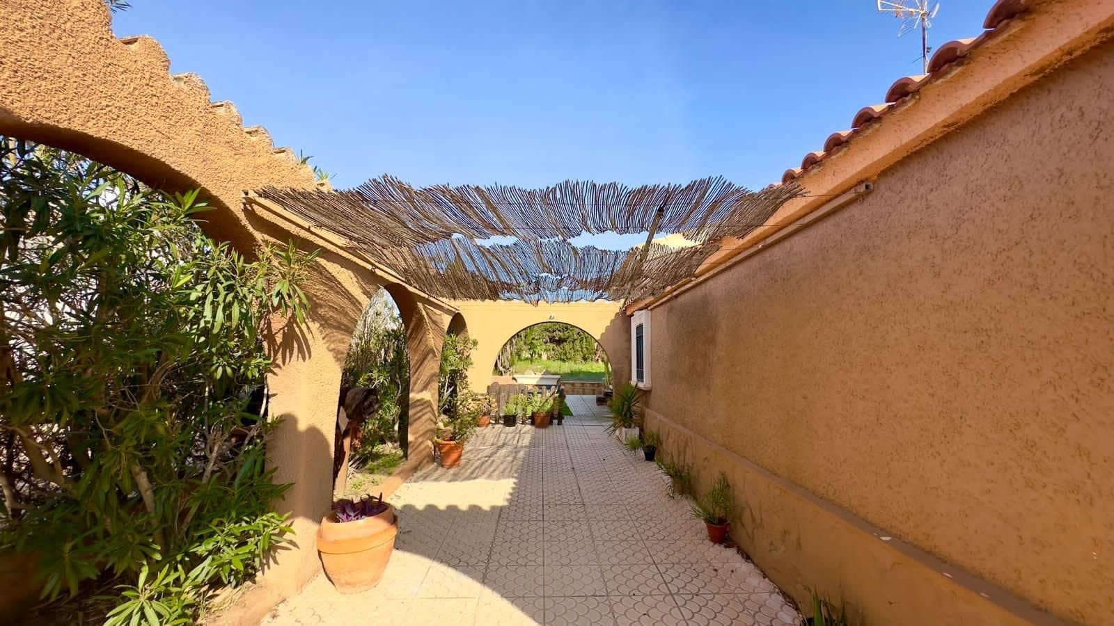 3 bedroom Villa for sale in Torrevieja - € 749,900 (Ref: 9520916)