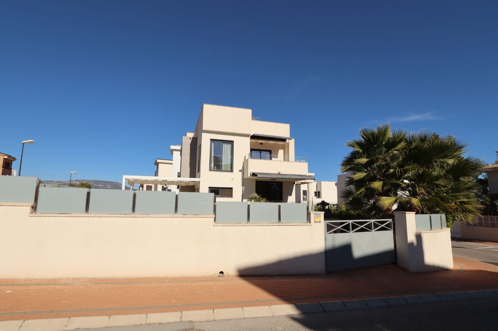 3 bedroom Villa for sale in Polop - € 575,000 (Ref: 9520919)