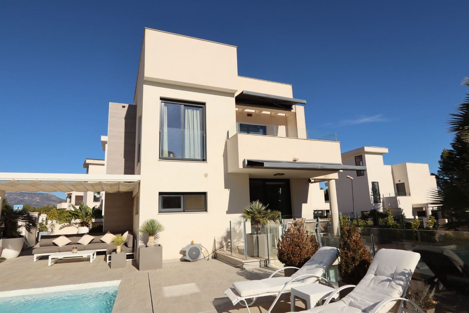 3 bedroom Villa for sale in Polop - € 575,000 (Ref: 9520919)