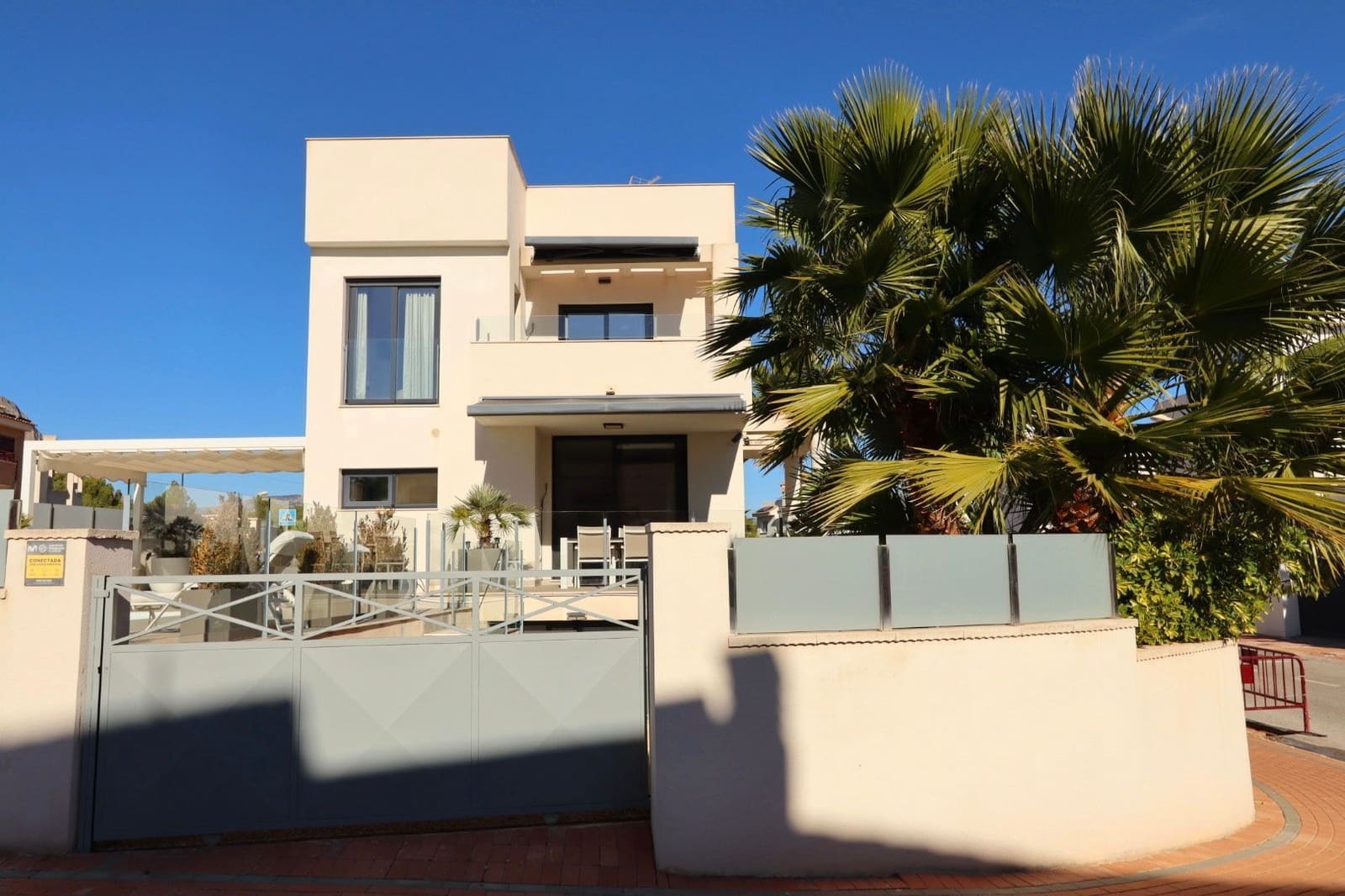 3 bedroom Villa for sale in Polop - € 575,000 (Ref: 9520919)