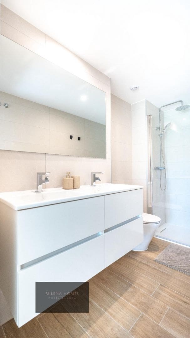 Apartamento de 2 habitaciones en Punta Prima en venta con piscina - 529.000 € (Ref: 9521400)