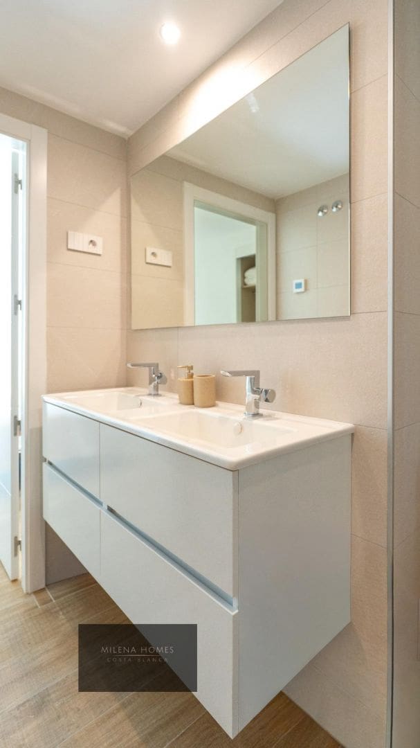 Apartamento de 2 habitaciones en Punta Prima en venta con piscina - 529.000 € (Ref: 9521400)