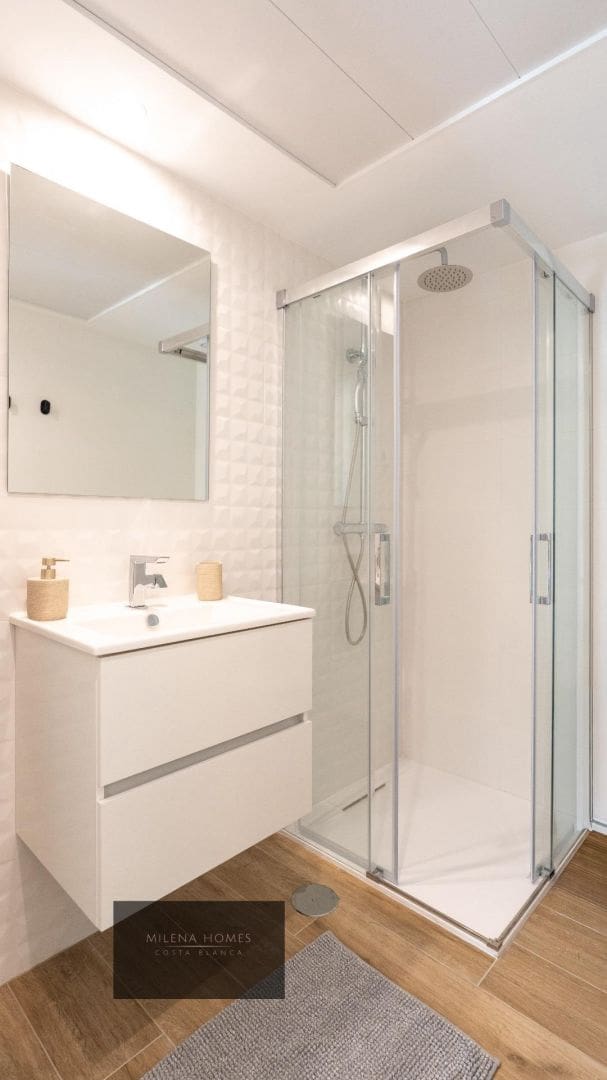 Apartamento de 2 habitaciones en Punta Prima en venta con piscina - 529.000 € (Ref: 9521400)