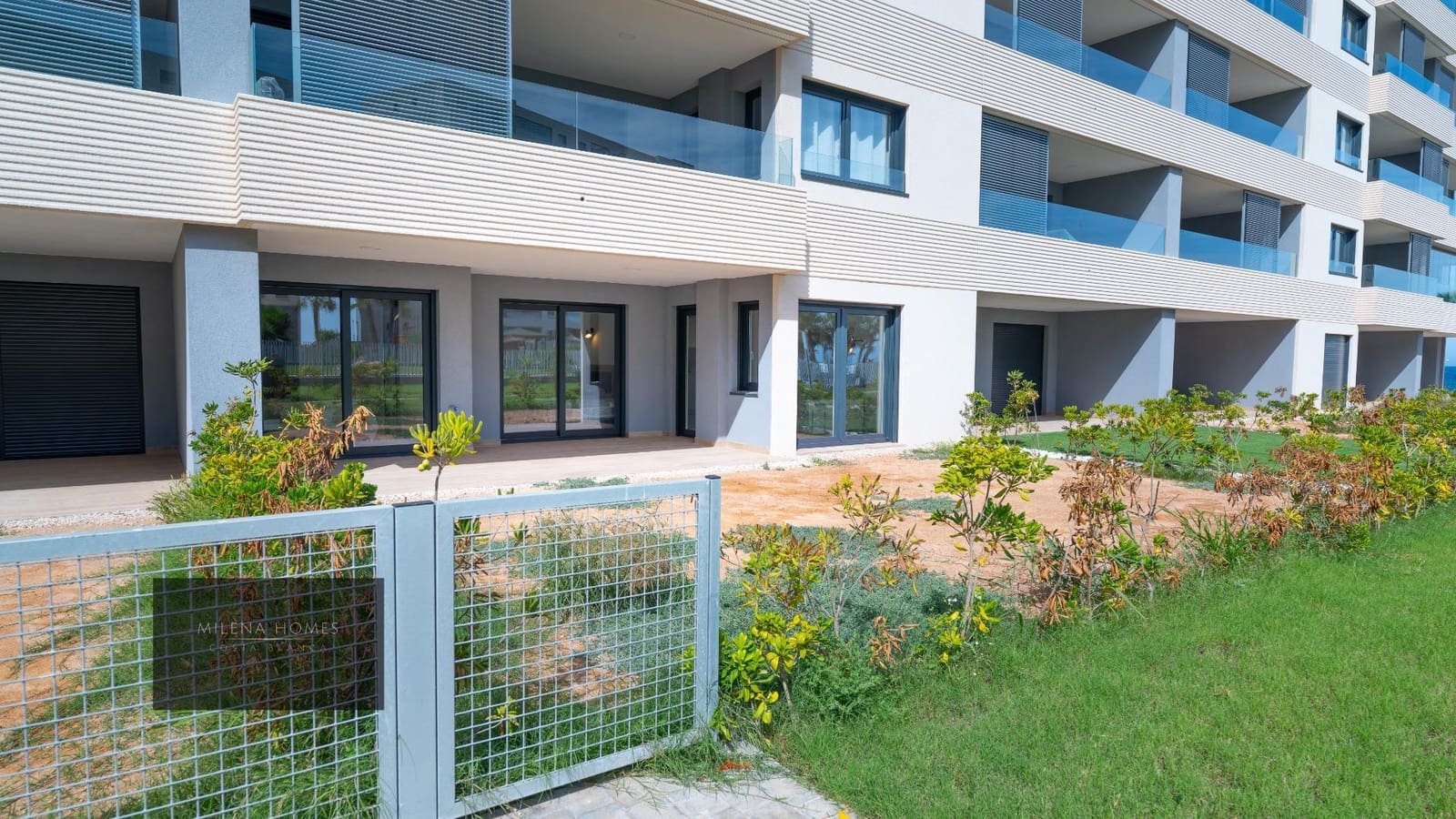 Apartamento de 2 habitaciones en Punta Prima en venta con piscina - 529.000 € (Ref: 9521400)