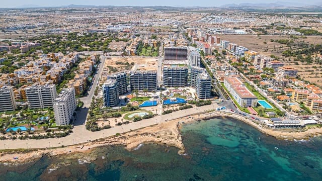 3 chambre Penthouse à vendre à Punta Prima, Torrevieja avec piscine - 810 000 € (Ref: 9521402)