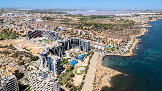 3 chambre Penthouse à vendre à Punta Prima, Torrevieja avec piscine - 810 000 € (Ref: 9521402)