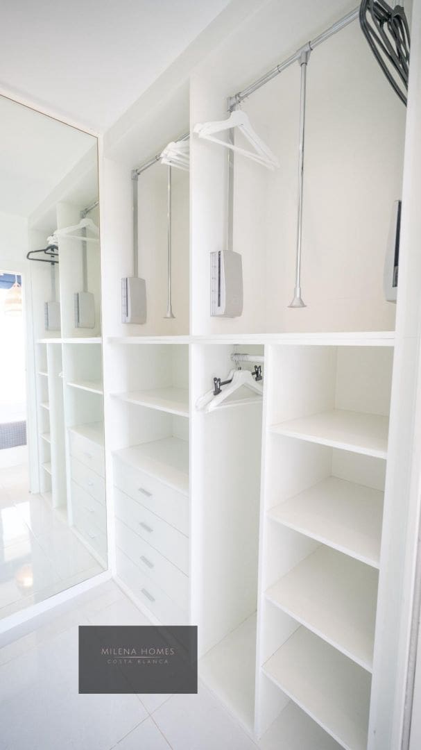 Ático de 3 habitaciones en Punta Prima en venta con piscina - 810.000 € (Ref: 9521402)