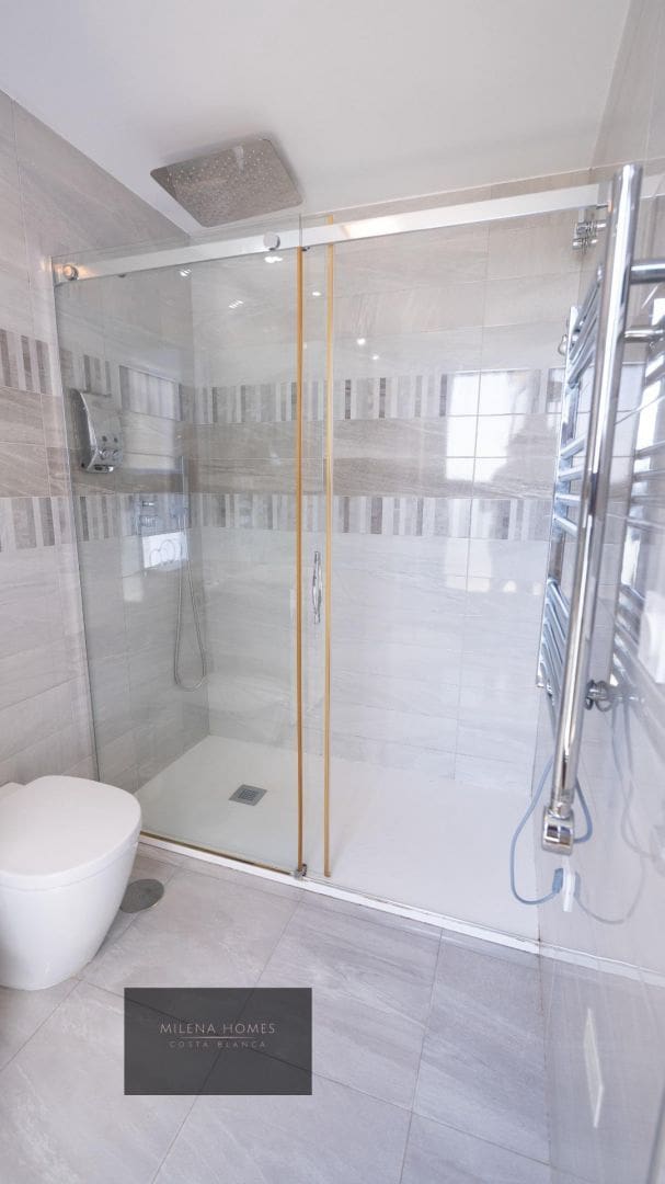 Ático de 3 habitaciones en Punta Prima en venta con piscina - 810.000 € (Ref: 9521402)