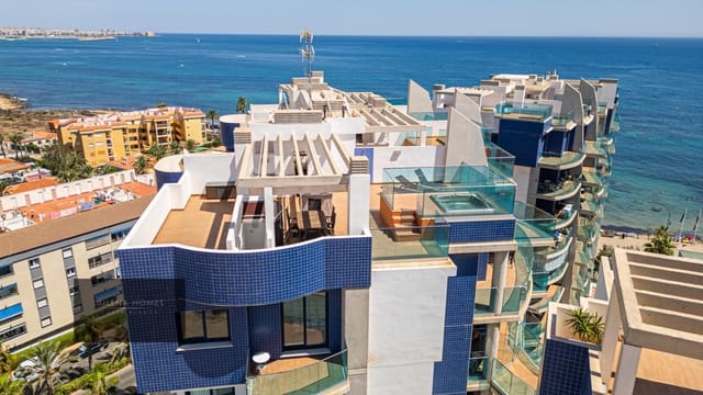 Ático de 3 habitaciones en Punta Prima, Torrevieja en venta con piscina - 810.000 € (Ref: 9521402)