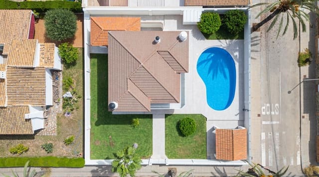 3 sypialnia Willa na sprzedaż w Cabo Roig, Orihuela z basenem - 1 400 000 € (Ref: 9521403)