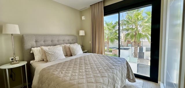 Chalet de 3 habitaciones en Lomas de Cabo Roig - Los Dolses, Orihuela en venta con piscina - 449.950 € (Ref: 9541674)