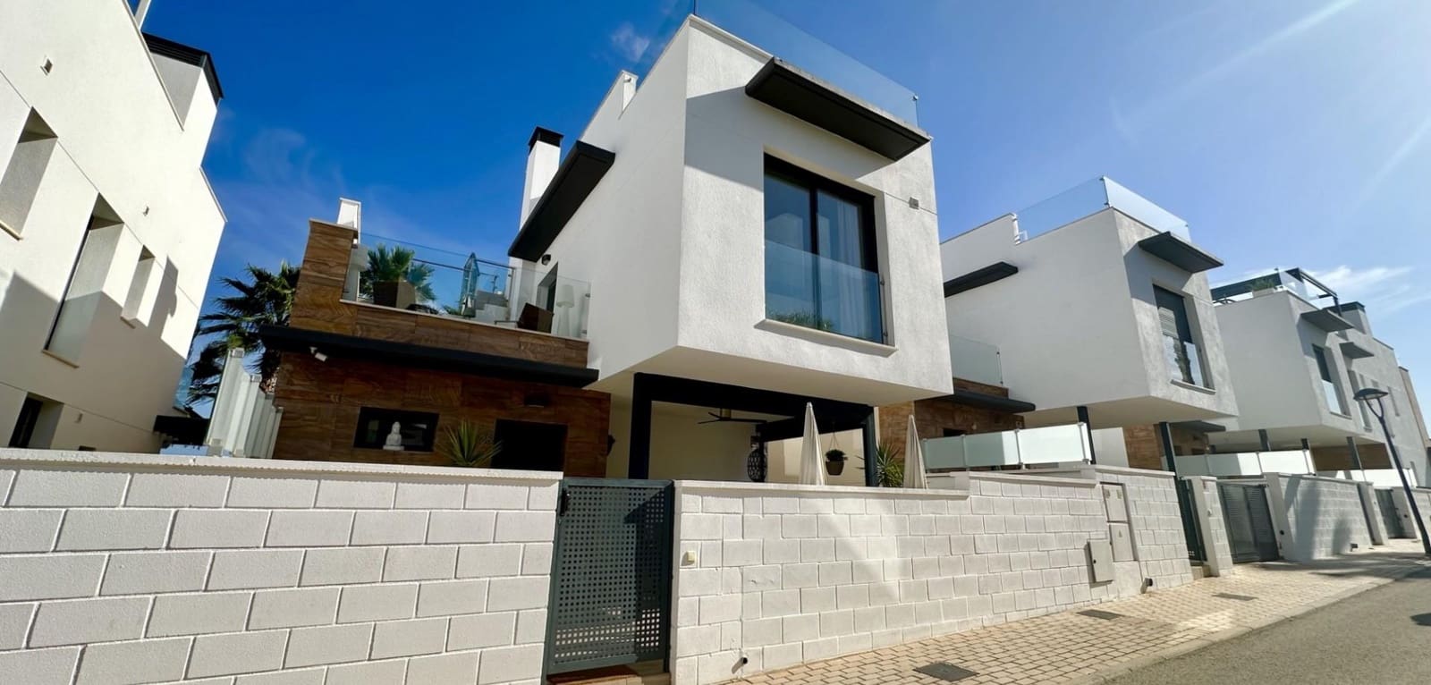 3 bedroom Villa for sale in Orihuela Costa with pool - € 449,950 (Ref: 9541674)