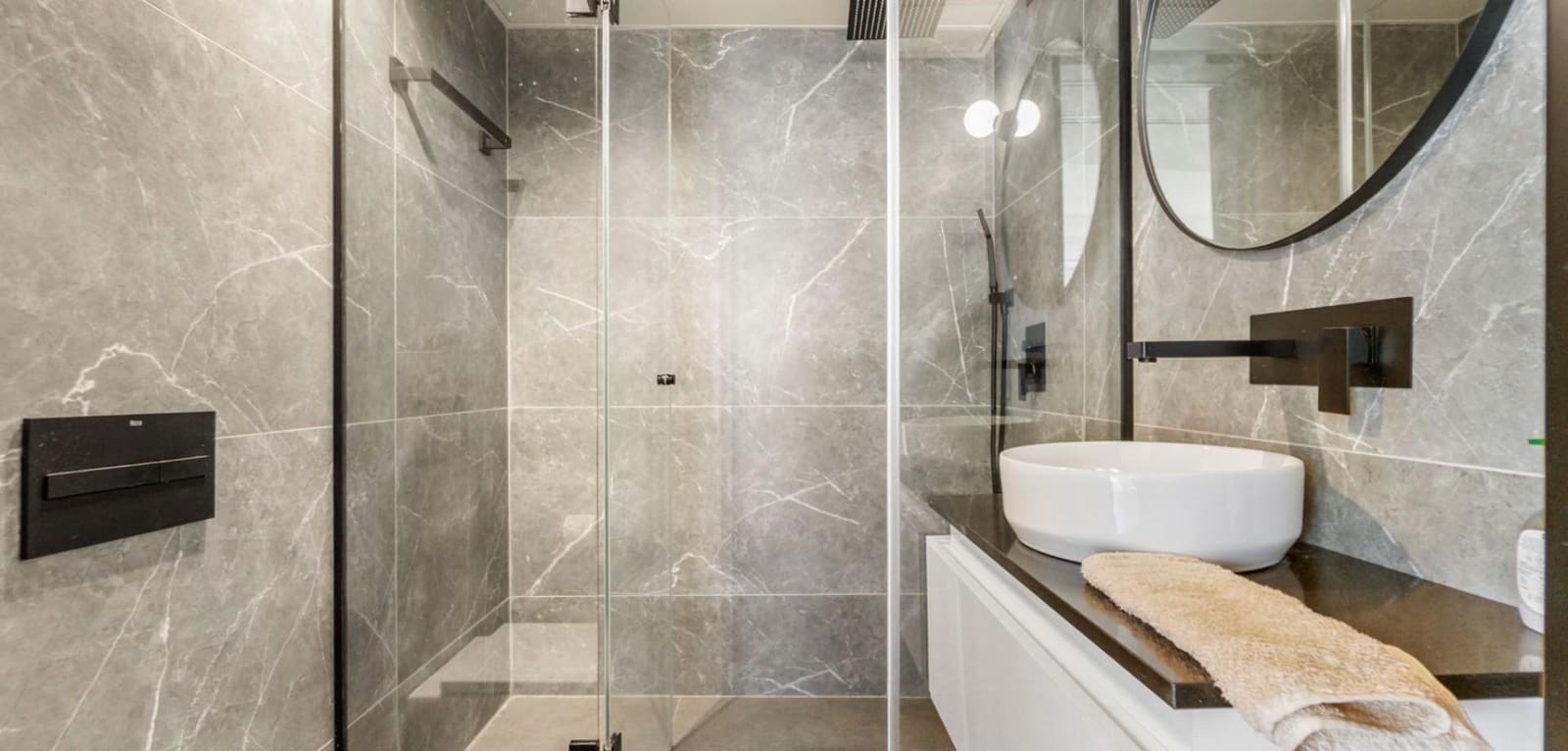 2 bedroom Apartment for sale in Torrevieja - € 349,000 (Ref: 9541677)