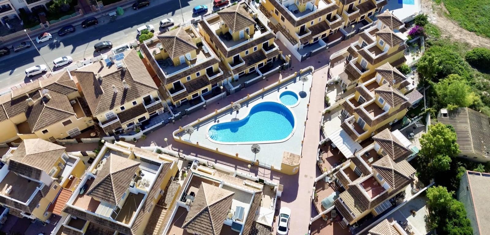 3 soveværelse Rækkehus til salg i Orihuela Costa med swimmingpool - € 295.000 (Ref: 9541686)