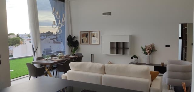 3 sypialnia Willa na sprzedaż w Torrevieja z basenem garażem - 750 000 € (Ref: 9541701)