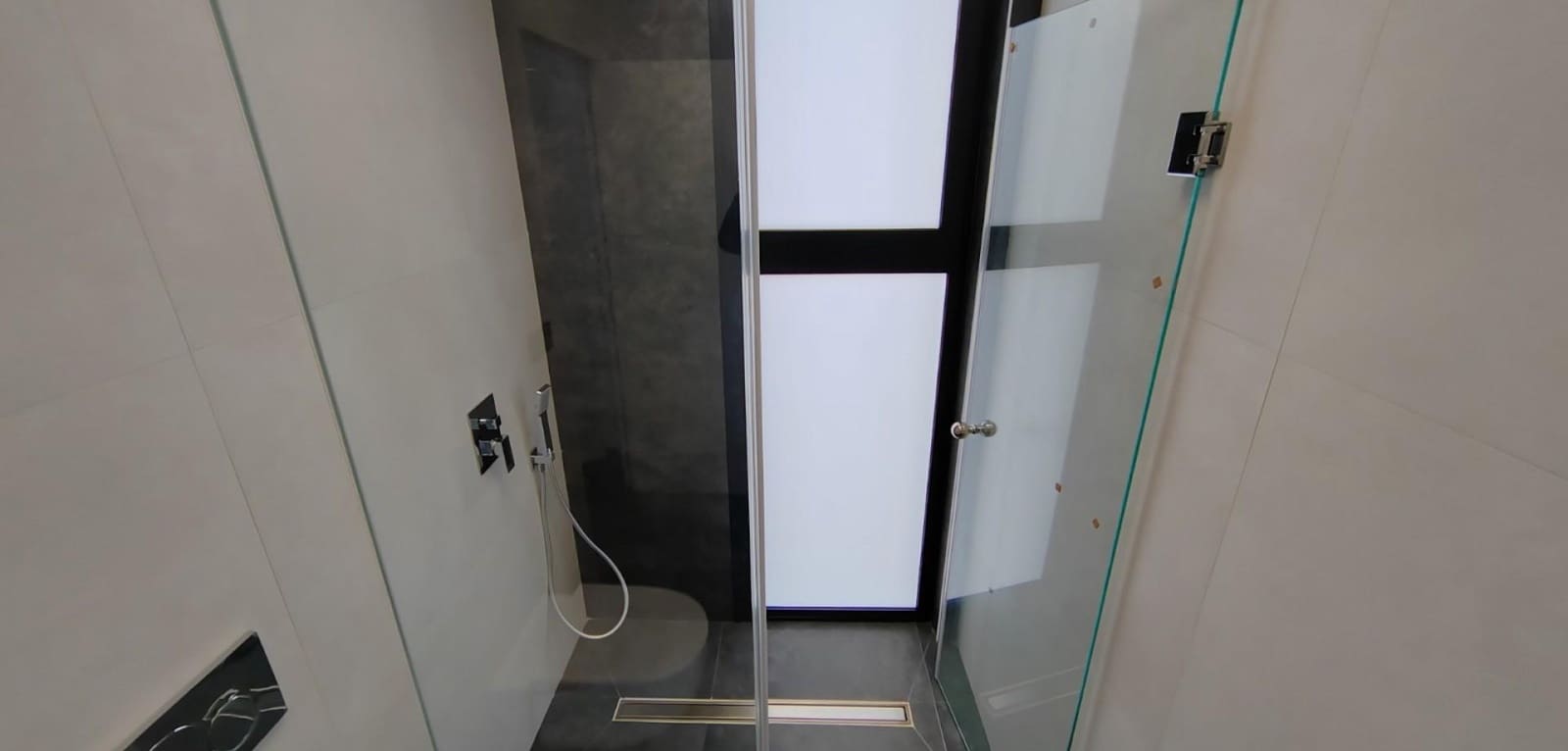 3 sypialnia Willa na sprzedaż w Torrevieja z basenem garażem - 750 000 € (Ref: 9541701)