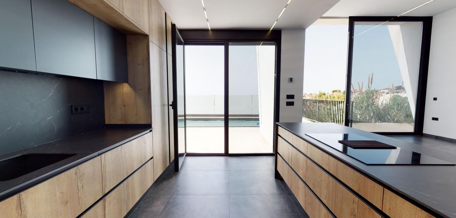 3 sypialnia Willa na sprzedaż w Torrevieja z basenem garażem - 750 000 € (Ref: 9541701)