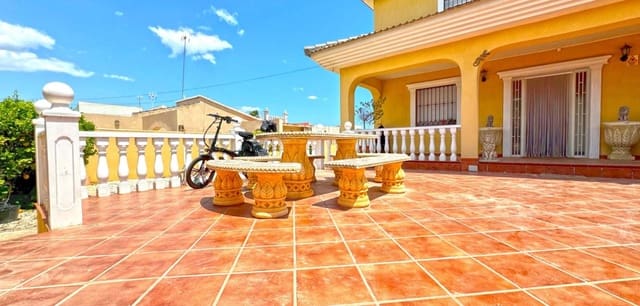 6 sypialnia Willa na sprzedaż w Los Balcones - Los Altos, Torrevieja z basenem - 610 000 € (Ref: 9541705)