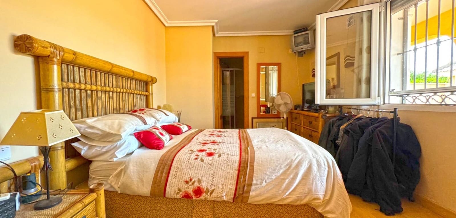 6 quarto Moradia para venda em Torrevieja com piscina - 610 000 € (Ref: 9541705)