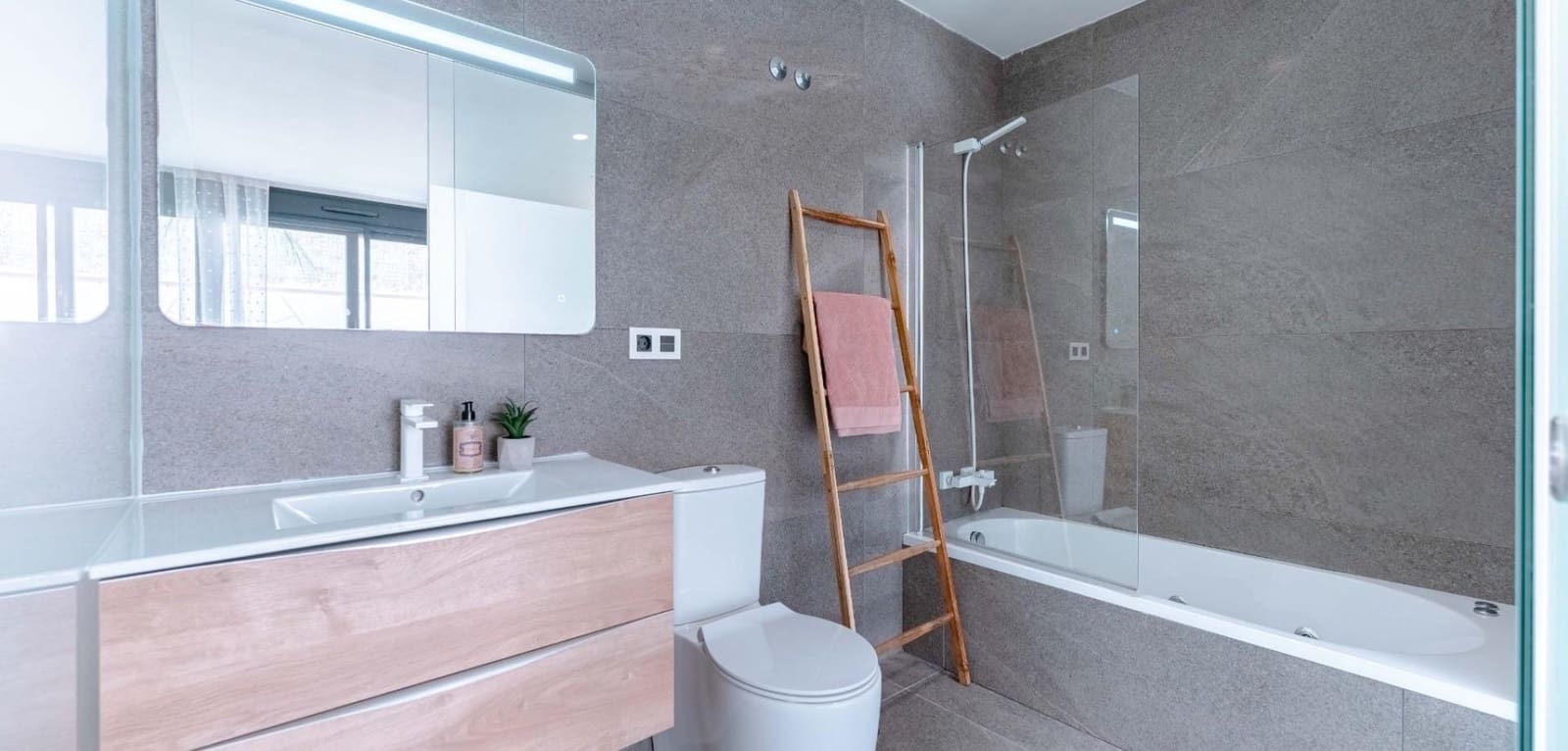 Chalet de 5 habitaciones en San Miguel de Salinas en venta con piscina garaje - 780.000 € (Ref: 9541713)