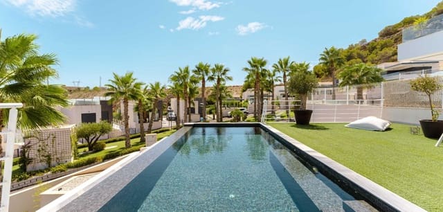 5 Zimmer Villa zu verkaufen in San Miguel de Salinas mit Pool Garage - 780.000 € (Ref: 9541713)