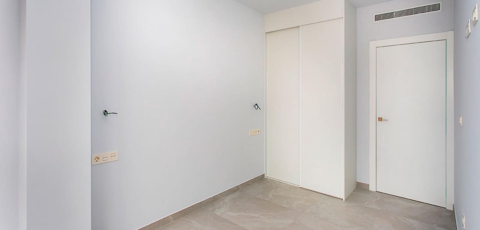 2 Zimmer Apartment zu verkaufen in Torrevieja mit Pool - 300.000 € (Ref: 9541714)