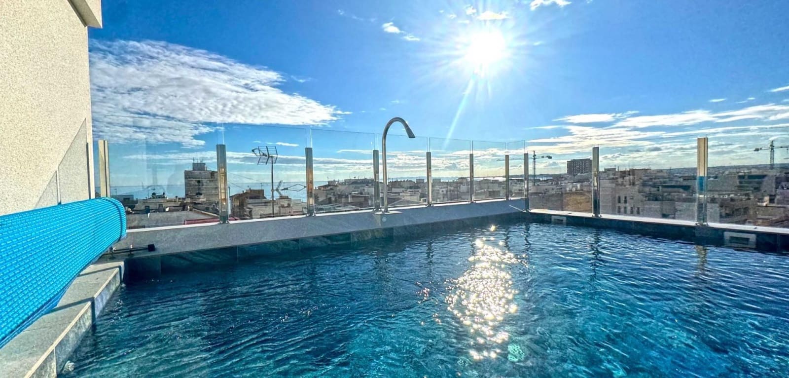 2 Zimmer Apartment zu verkaufen in Torrevieja mit Pool - 300.000 € (Ref: 9541714)