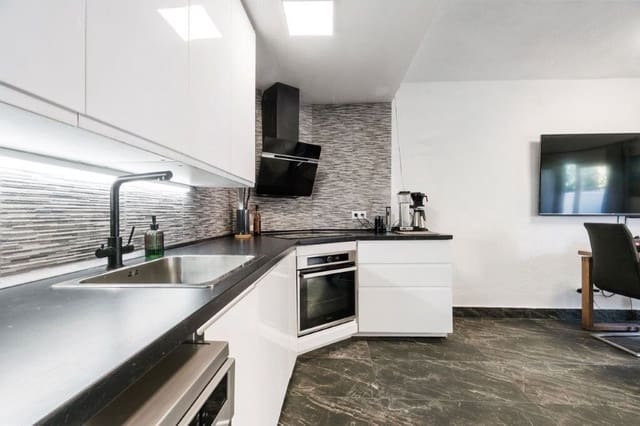 2 bedroom Townhouse for sale in Centro, Torrevieja - € 195,000 (Ref: 9548463)