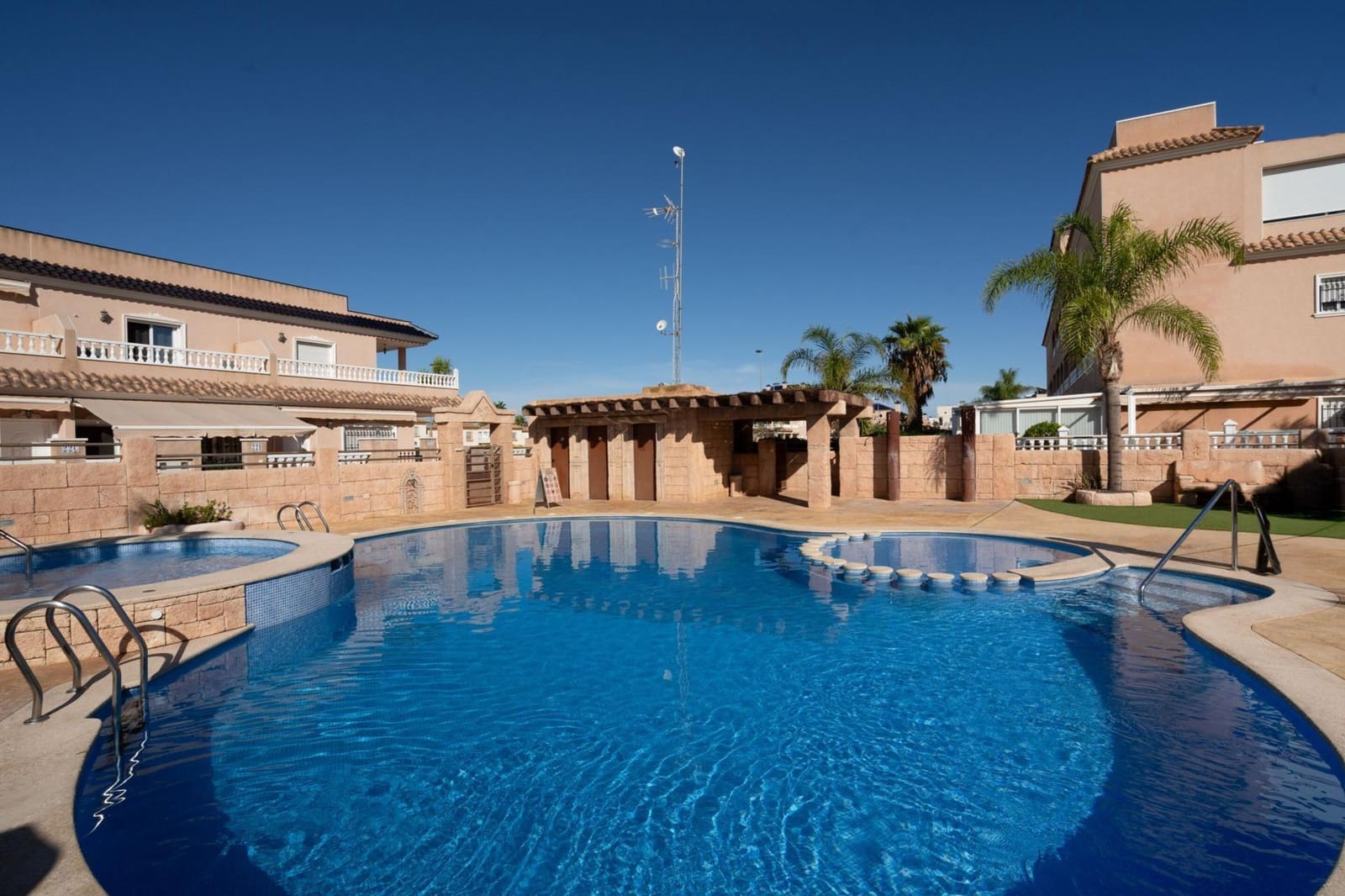 2 bedroom Terraced Villa for sale in Orihuela Costa with pool - € 214,900 (Ref: 9548464)