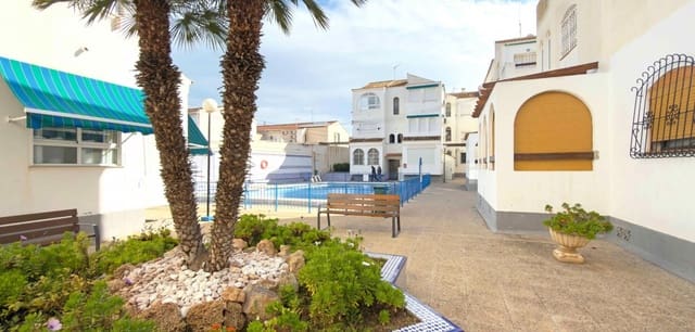 1 makuuhuone Yksiö myytävänä paikassa Playa de los Náufragos, Torrevieja mukana uima-altaan - 95 000 € (Ref: 9551927)