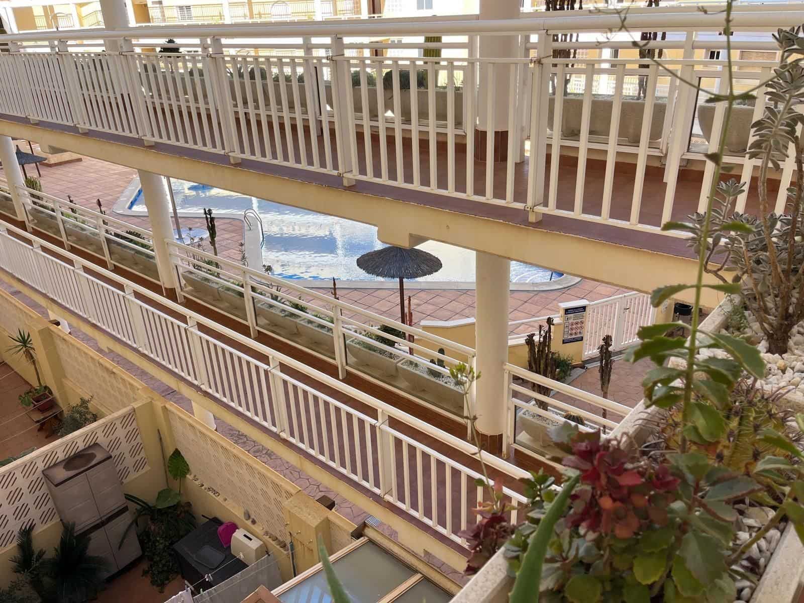 Apartamento de 3 habitaciones en Campoamor en venta con piscina - 349.900 € (Ref: 9551938)