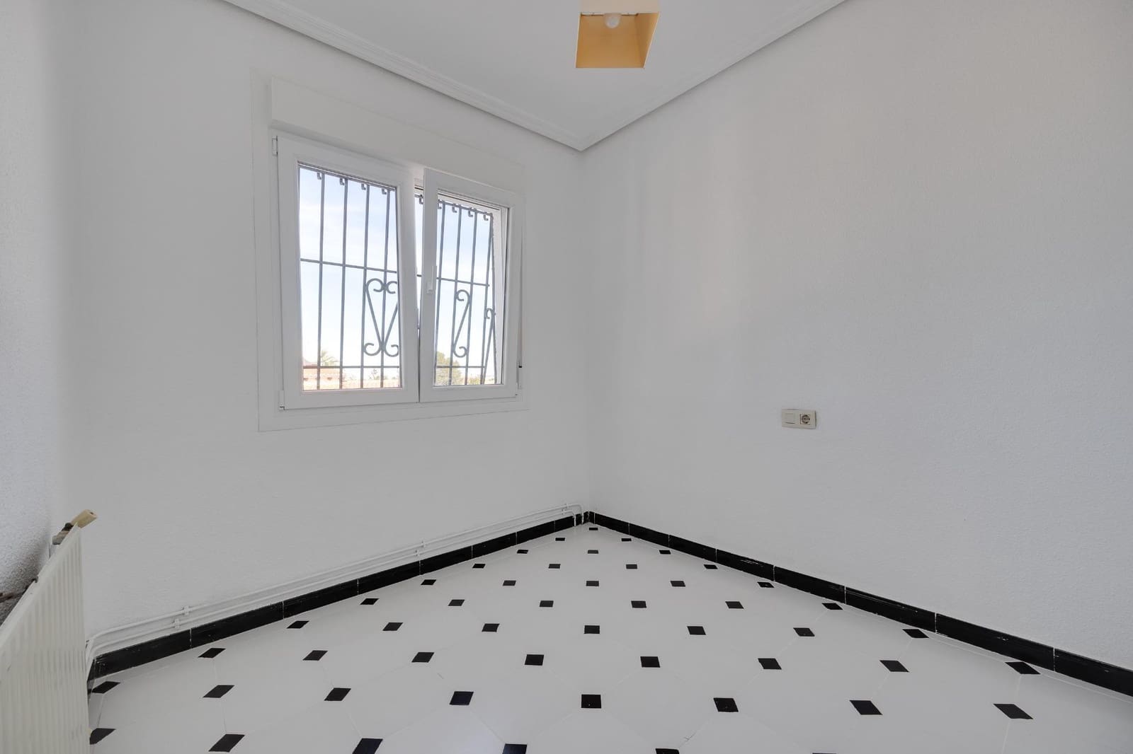 3 Zimmer Villa zu verkaufen in Torrevieja mit Pool - 380.000 € (Ref: 9551945)