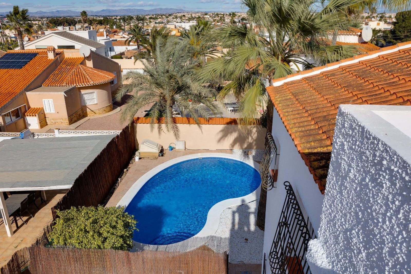 3 Zimmer Villa zu verkaufen in Torrevieja mit Pool - 380.000 € (Ref: 9551945)