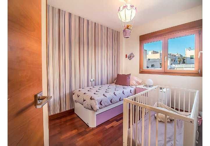 Casa de 4 habitaciones en Guardamar del Segura en venta - 550.000 € (Ref: 9551947)