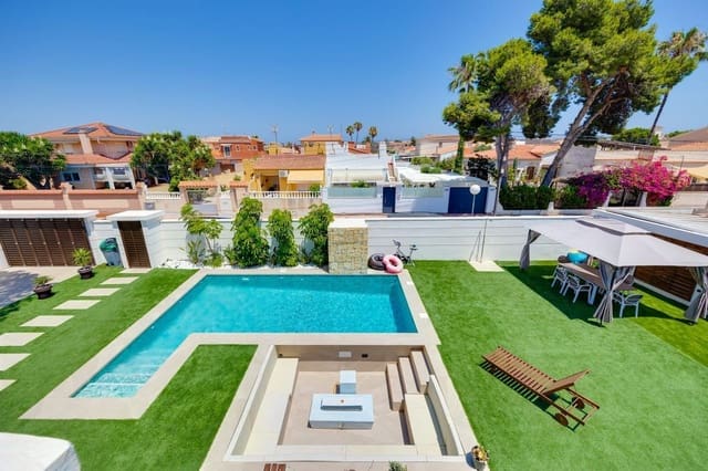 5 bedroom Villa for sale in Centro, Torrevieja - € 1,250,000 (Ref: 9556097)