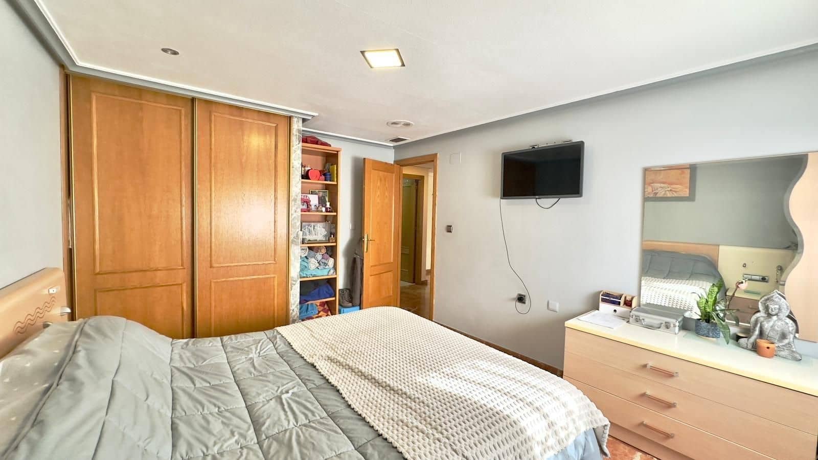 4 bedroom Apartment for sale in Torrevieja - € 259,900 (Ref: 9556102)