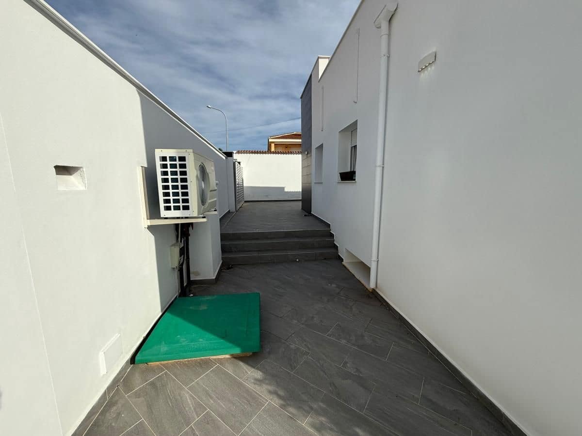 5 bedroom Villa for sale in Algorfa with pool - € 498,000 (Ref: 9556110)