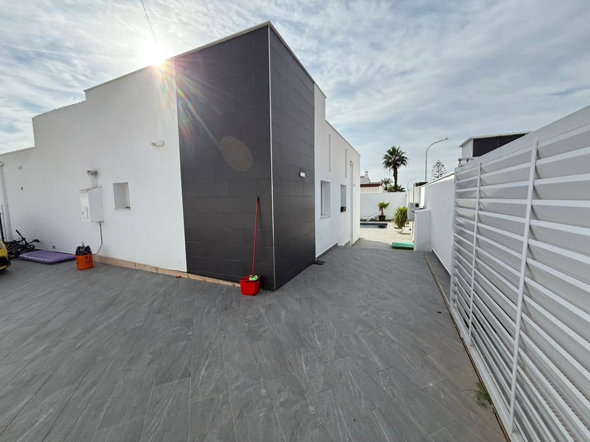 5 bedroom Villa for sale in Algorfa with pool - € 498,000 (Ref: 9556110)