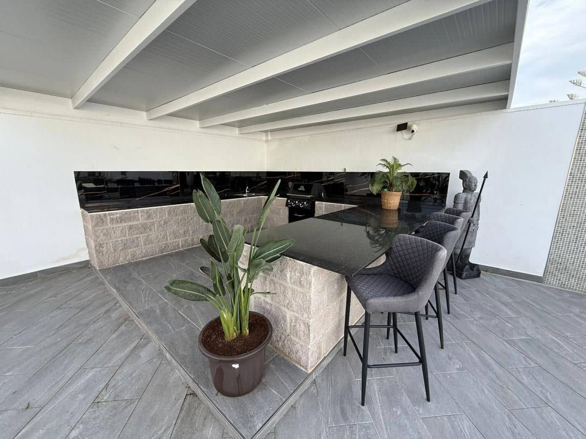 5 bedroom Villa for sale in Algorfa with pool - € 498,000 (Ref: 9556110)