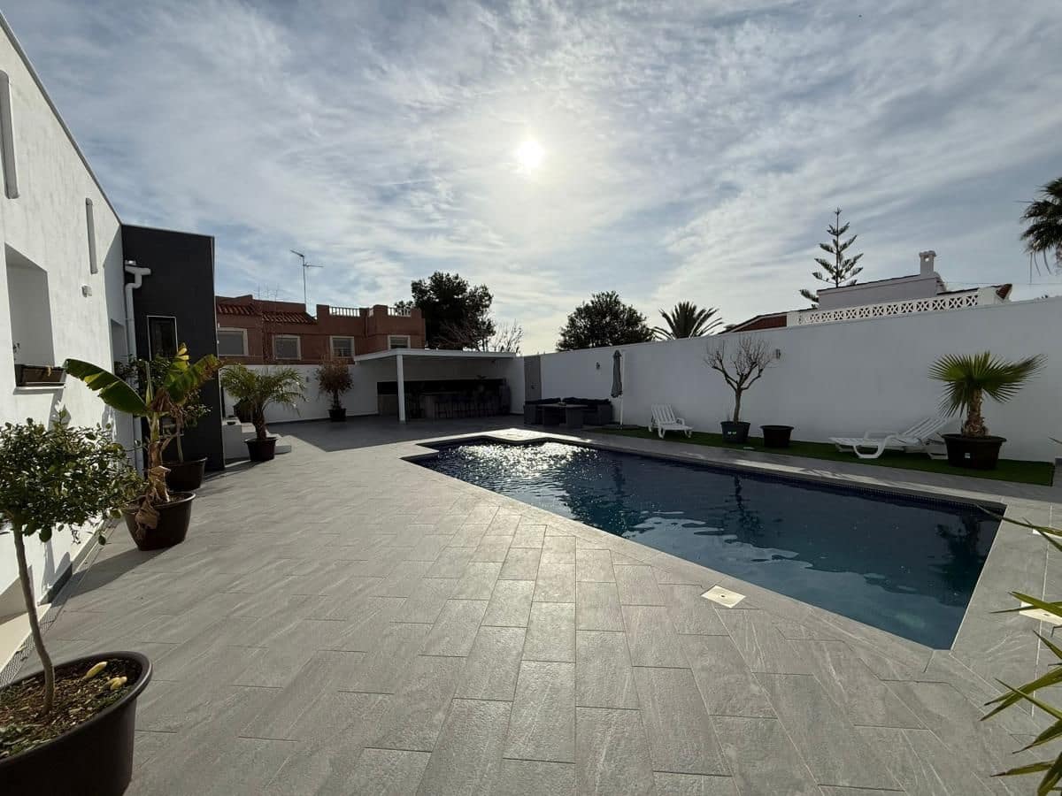 5 bedroom Villa for sale in Algorfa with pool - € 498,000 (Ref: 9556110)