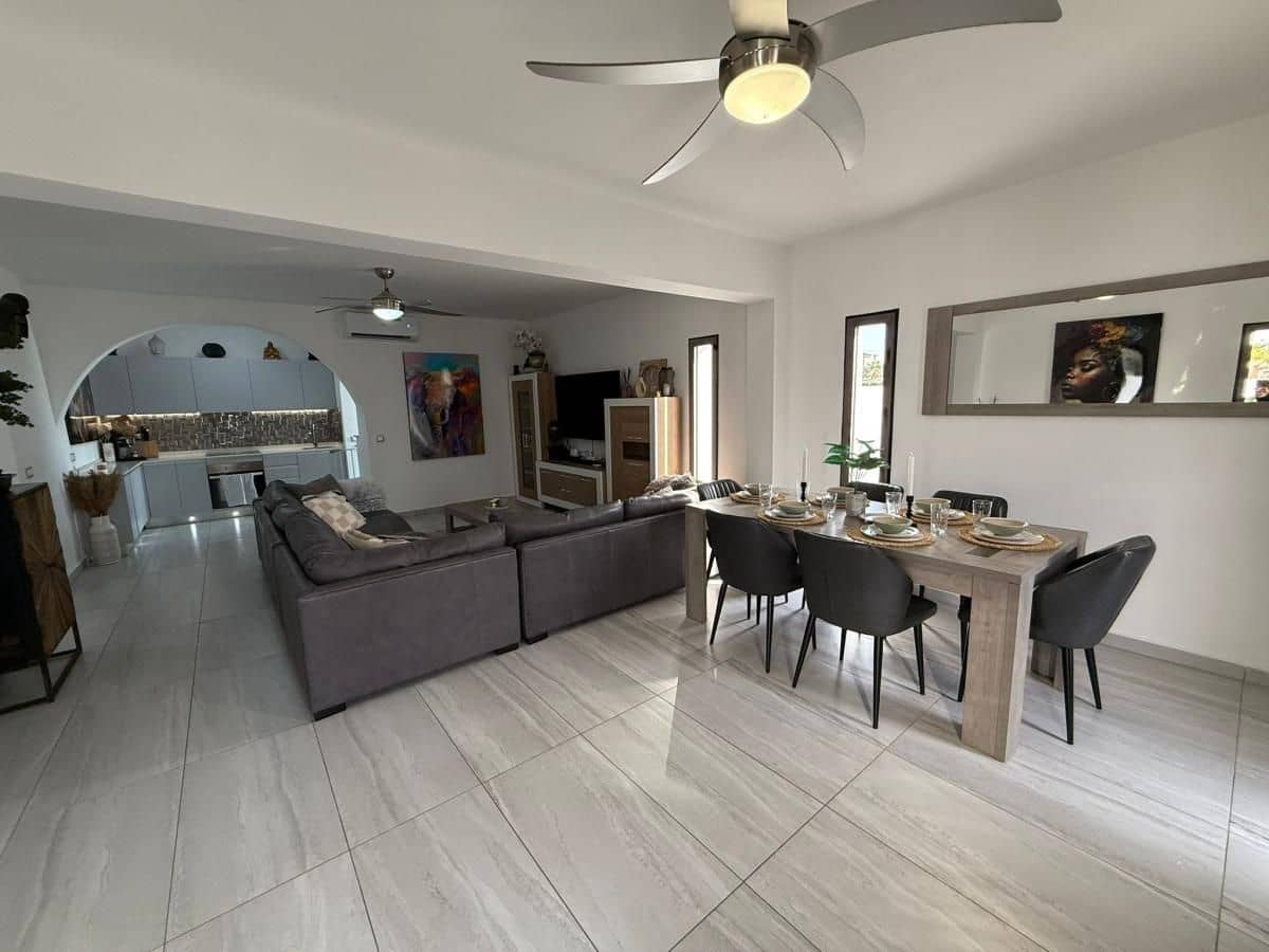 5 bedroom Villa for sale in Algorfa with pool - € 498,000 (Ref: 9556110)