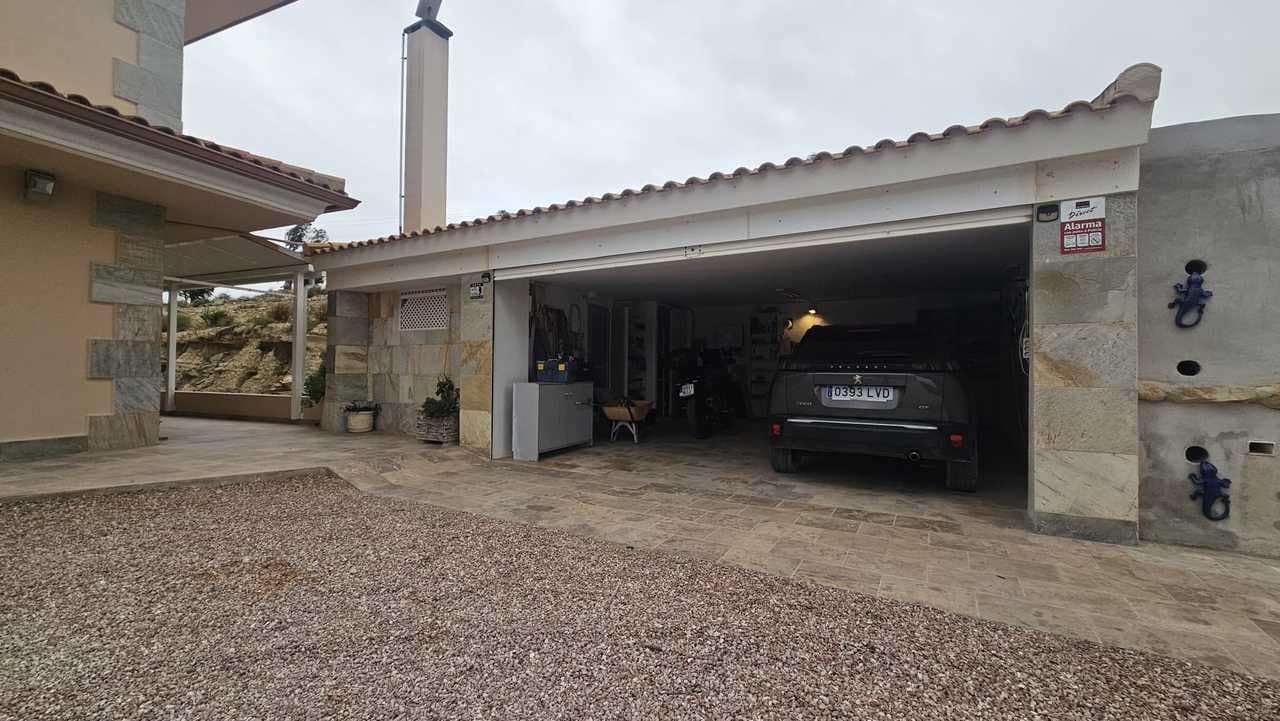 4 bedroom Villa for sale in Orihuela with garage - € 1,100,000 (Ref: 9565436)