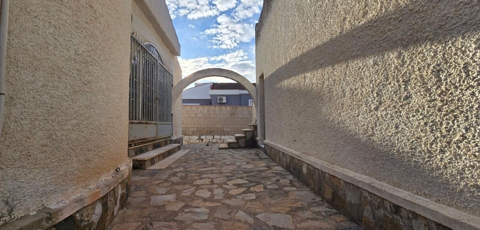 3 sypialnia Willa na sprzedaż w Torrevieja z garażem - 330 000 € (Ref: 9565440)