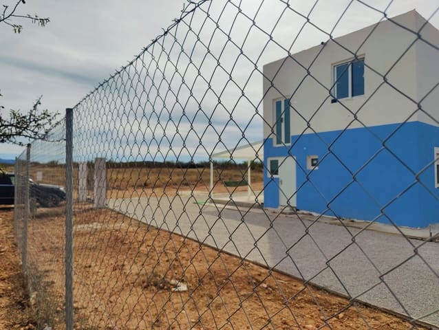 4 bedroom Villa for sale in Pinoso - € 200,000 (Ref: 9565447)