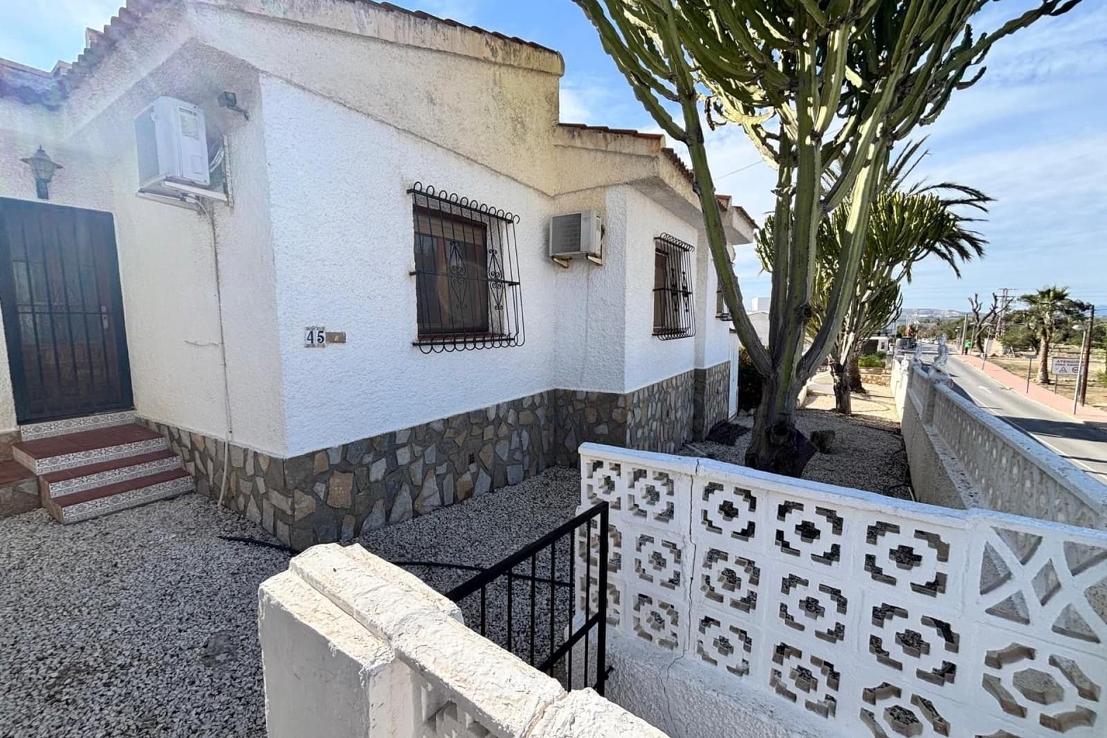 4 bedroom Villa for sale in Rojales with pool - € 435,000 (Ref: 9565453)