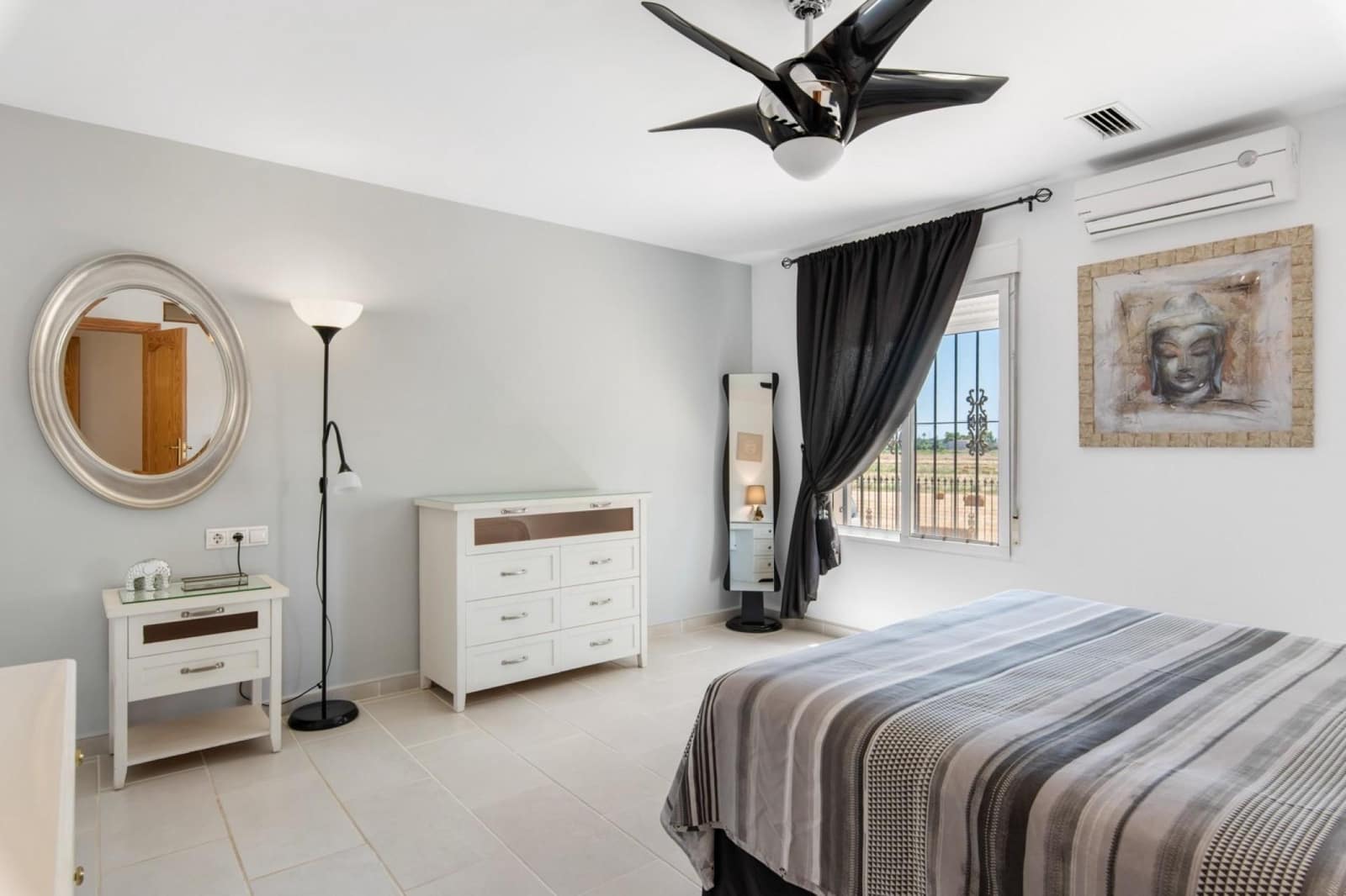 4 bedroom Villa for sale in Catral with pool - € 549,000 (Ref: 9565455)